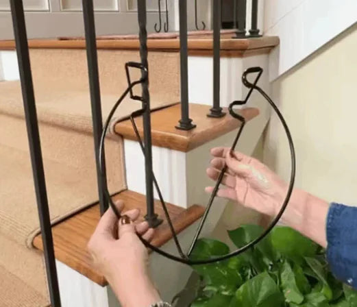 RailScapes Plant Clip for Garden Pots and Railings